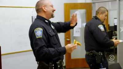 [laughter] - Jeff Ross Roasts Cops