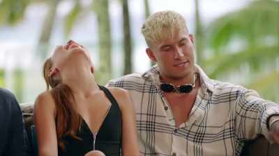- (LAUGHTER)
- Wow. He― He's really setting
you up well here, isn't he (?) - FBOY Island NZ