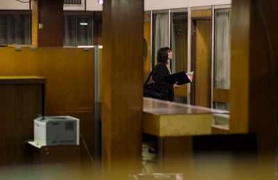 - Laura!
- Del Toro, I'm leaving. - The Delinquents