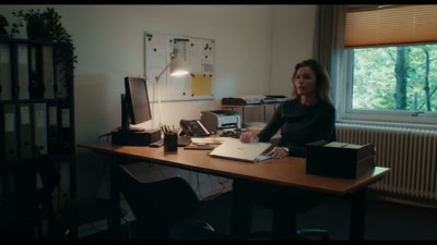- Laura is here.
- Hey, Laura. - The Angel Maker