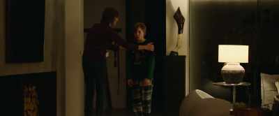 - Laura.
- [Sobbing] - Daddy's Head