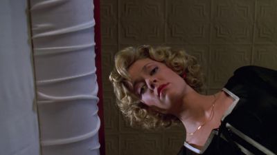 Laurie: LIFE IS SO COMPLICATED. - That '70s Show