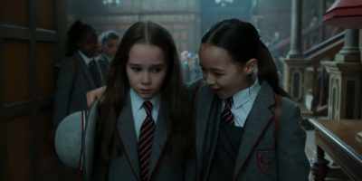 - Lavender, what is going on?
- You, you're a hero. - Roald Dahl's Matilda the Musical