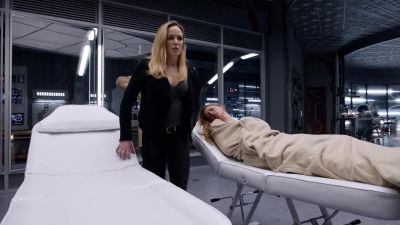 Lay down. - DC's Legends of Tomorrow