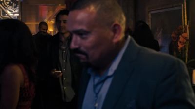 Lazo's here.
Come on. - SEAL Team