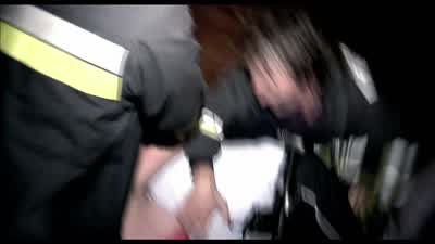 - ¡Le está mordiendo, joder! - REC