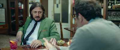 - Le tre "F"?
- "Figa, Fatturato e... Figa, che mare." - Mollo tutto e apro un chiringuito