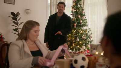 Leah has a very idealistic
view of romance. - Joyeux Noel