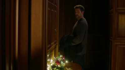 Leah, good night. - Joyeux Noel