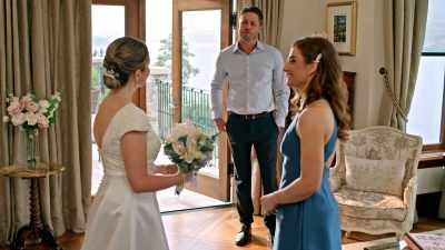 Leah, you look... beautiful. - Two Chefs and a Wedding Cake