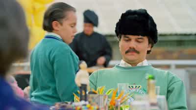 Leave the gift here. - Narcos