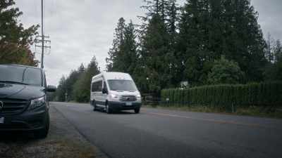 ♪ Leave the lights on for me - Holiday Road