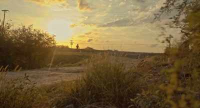 (Leaves rustling) (Birds chirping) - Haunted Valley