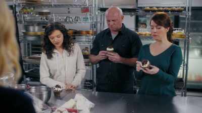 LEE:
Actually it's the
first thing I've ever eaten - Christmas Cupcakes