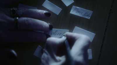 - [Leeanne] Anne told everybody
that she had certain powers. - The Cult of The Family