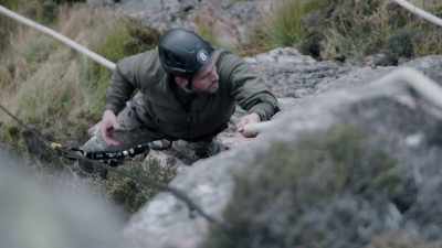 Left leg up.
SHE SCREAMS - Celebrity SAS: Who Dares Wins