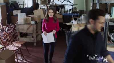 - Left, right.
- Oh, my gosh. - Winter in Vail