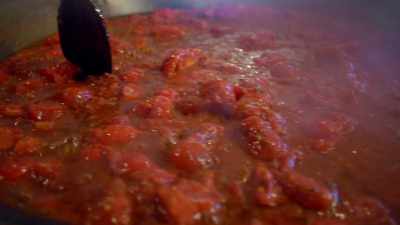 Legend says that the tomato
was brought by newcomers - Stanley Tucci: Searching for Italy