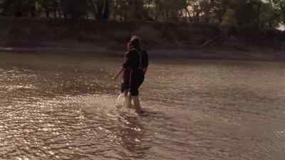 - Legs.
- There are people around. - Days of Heaven