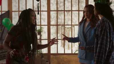 - Leila, chill.
- Do not tell me to chill! - Pretty Stoned