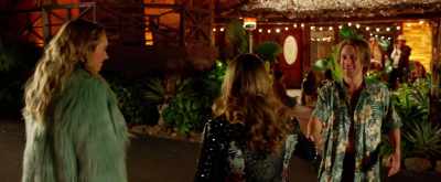 - Lemme see your hand.
- Ah! Spikes. - 1 Night in San Diego