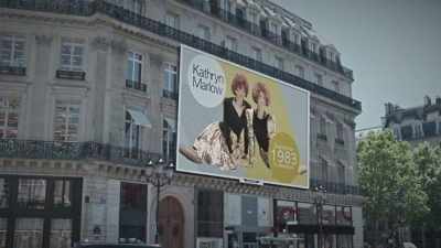 (Lena and Ines)
OMG, we're in 1983. - Find Me in Paris