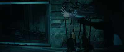 [LEO SPEAKING INDISTINCTLY] - Clawfoot