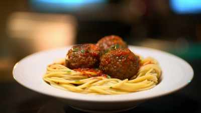 LEON: This dish was
spaghetti and meatballs, - Secret Chef