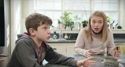 - Leonard is a ghost?
- Like an actual ghost? - Spirit of Friendship