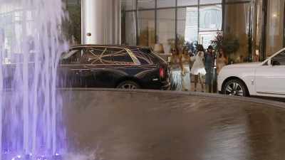 Lesa, come with me,
my honey. - The Real Housewives of Dubai