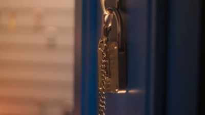 [Lester] There's padlocks
that are super fancy, - How To Build a Sex Room
