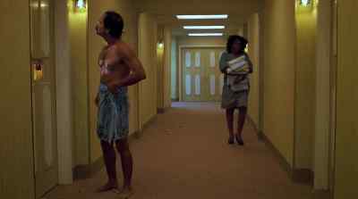 Let me across, ladies.
That's it. - Nice Dreams