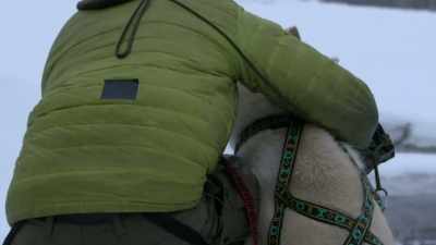 Let me get that paw. - Life Below Zero: Next Generation
