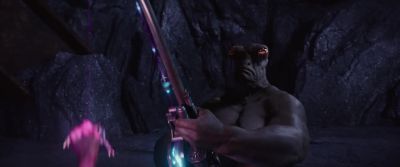 Let me go, fatty. Come on, put me down. - Valerian and the City of a Thousand Planets