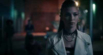-Let her go.
-LAUREL: Help me! Help! - Bit