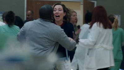 Let me go. Let me... I just...
I have to find Jonah. - The Resident