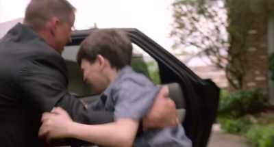 - Let him go! Ollie!
- Hey! - Think Like a Dog