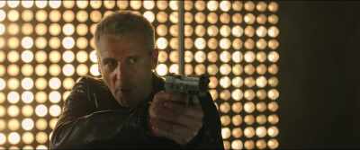 Let her go, and we'll put
our guns down so we can talk. - Bon Cop Bad Cop 2
