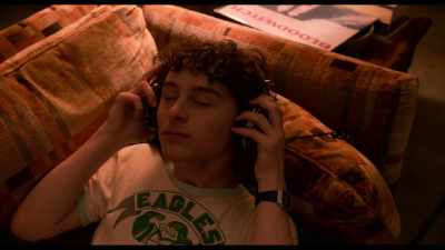 ♪ Let me hear your voice ♪ - I Am Not Okay with This