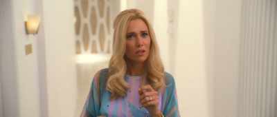 - Let me help, Evelyn's my stepmom.
- Your stepmom? - Palm Royale