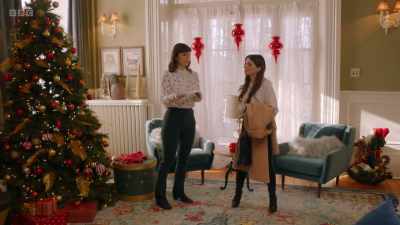 Let me help you. Get your laptop. - Christmas à la Carte