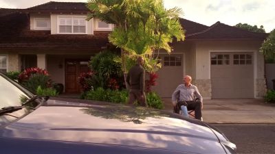 - Let me help you, Mr. Locke.
- Did you find her? - Lost