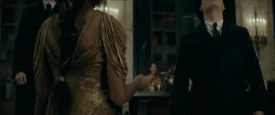 Let her go. - Fantastic Beasts: The Secrets of Dumbledore