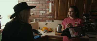 Let me introduce you to my
mom. Uh, just gimme a sec. - Beyond the Neon