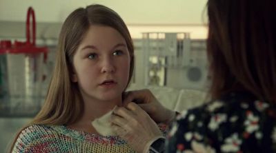 Let me just look under here. - Saving Hope