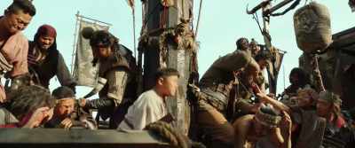 Let me look around. Move. I'll look. - The Pirates: The Last Royal Treasure