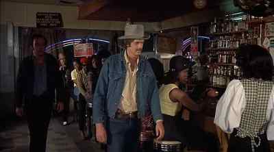 - LET ME HAVE ONE OF THOSE. - Bucktown