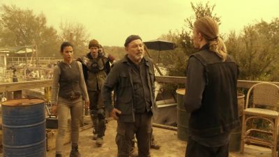 Let him out, and then we talk. - Fear the Walking Dead