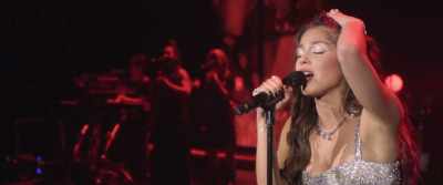 Let me pop it. (laughs) - Olivia Rodrigo: GUTS World Tour