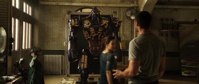 Let me see if I can reset him
to English. - Real Steel
